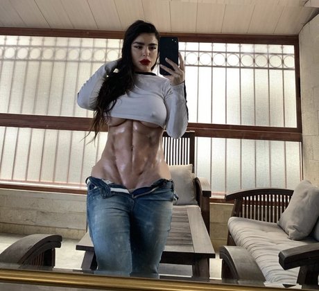 Alasti lekkinud OnlyFans-i pilt Mayaabourouphael