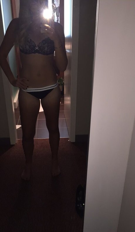 Naken läckt OnlyFans-bild av Kristina Mladenovic