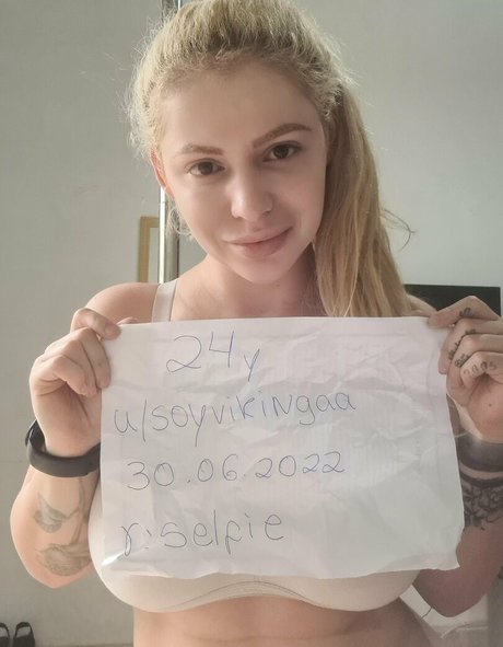 Naken läckt OnlyFans-bild av Vikinga