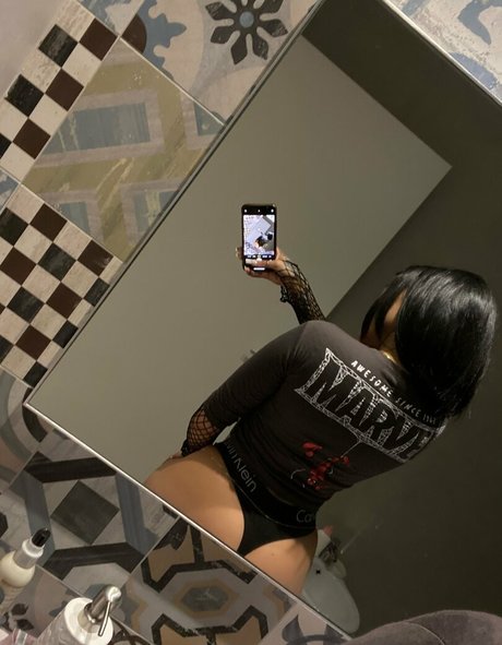 Naken lekkede OnlyFans-bilde av Morenamore