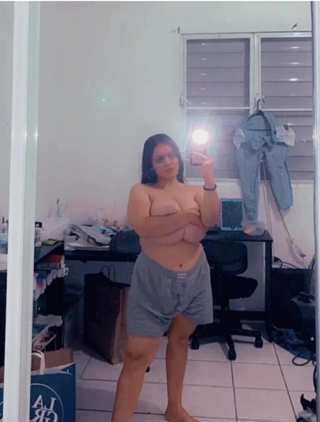 Naakte gelekte OnlyFans-foto van Millieirys998