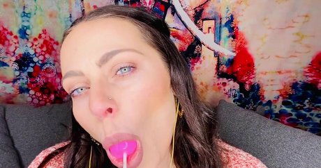 Alasti lekkinud OnlyFans-i pilt Jackie Does Asmr