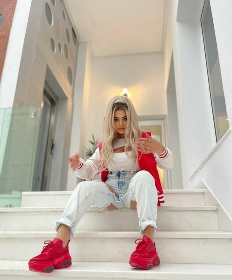 Naakte gelekte OnlyFans-foto van Deli Sana