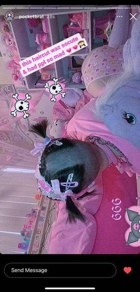 Naken läckt OnlyFans-bild av Pocketbrat