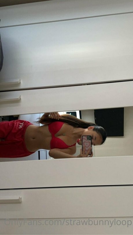 Naken lekkede OnlyFans-bilde av Lily Luen