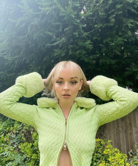 Nacktes geleaktes OnlyFans-Foto von Emily Rose Perrin