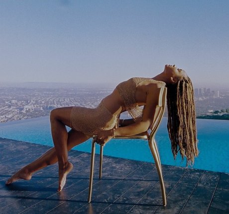 Naken lekkede OnlyFans-bilde av Rhyon Nicole Brown