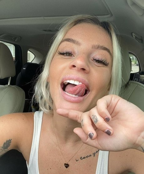 Naken lekkede OnlyFans-bilde av Officialcorimilesig