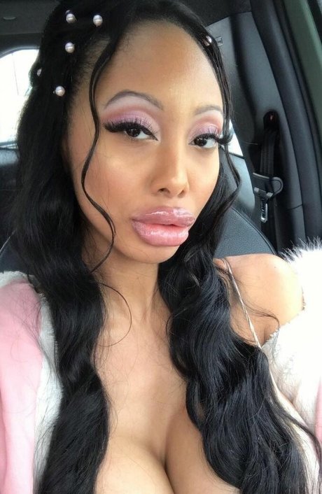 Nahá fotka uniklých OnlyFans od Ruby Sunset