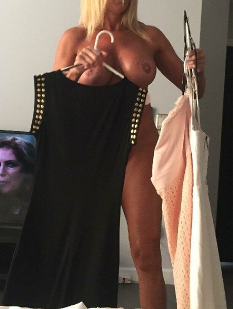 Alasti lekkinud OnlyFans-i pilt Thelatingoddess