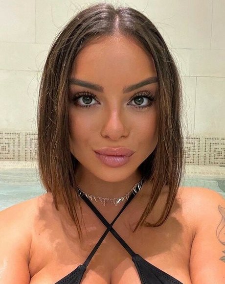 Naakte gelekte OnlyFans-foto van Jaele Corsi