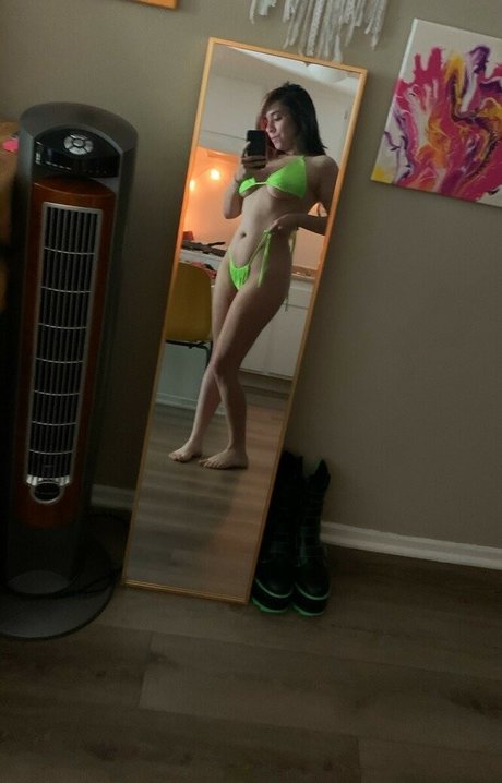 Naken lekkede OnlyFans-bilde av Yellowspoongirl