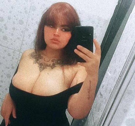 Обнаженная фотография утечки OnlyFans от Titiatsunade0