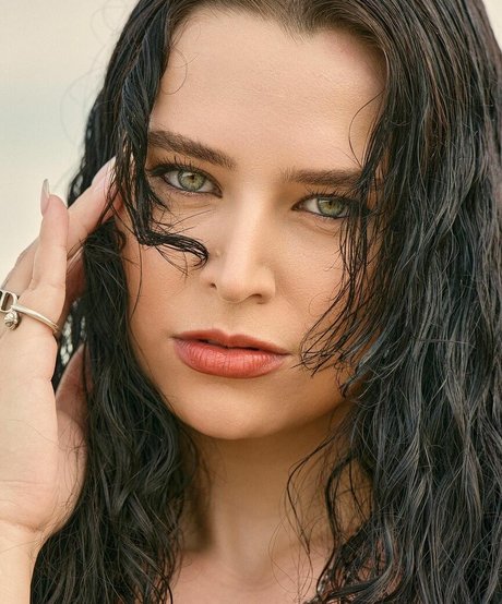 Naakte gelekte OnlyFans-foto van Lauren Turner