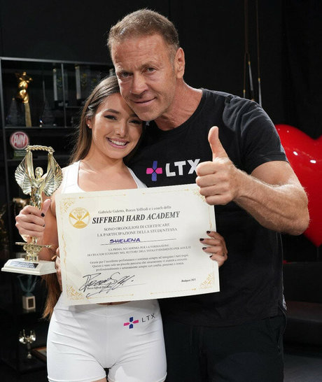 Naakte gelekte OnlyFans-foto van Shelenaldr