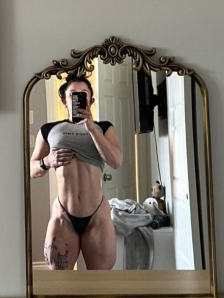 Naken läckt OnlyFans-bild av Dgeorgiee