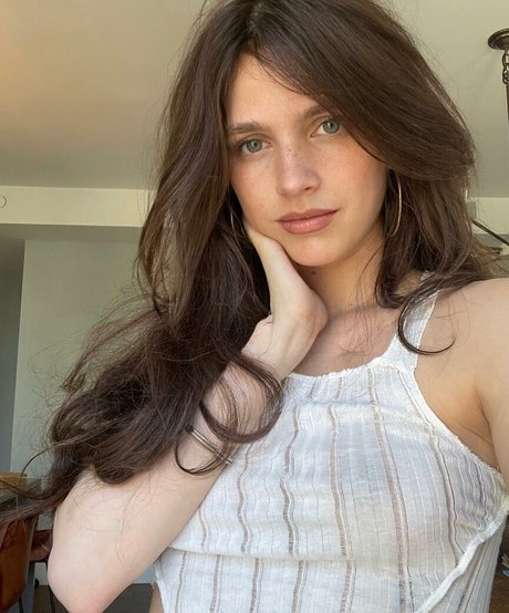 Naakte gelekte OnlyFans-foto van Nell Tiger