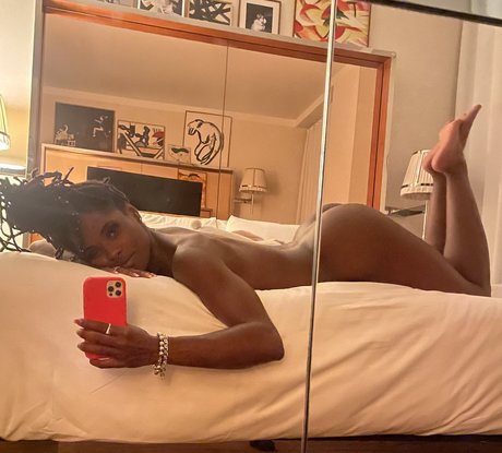 Обнаженная фотография утечки OnlyFans от Bia Bates