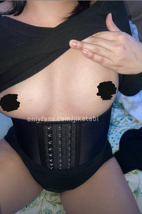 Naken lekkede OnlyFans-bilde av Tabi