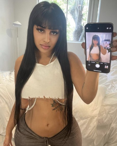 Naken läckt OnlyFans-bild av Hana Mahmood