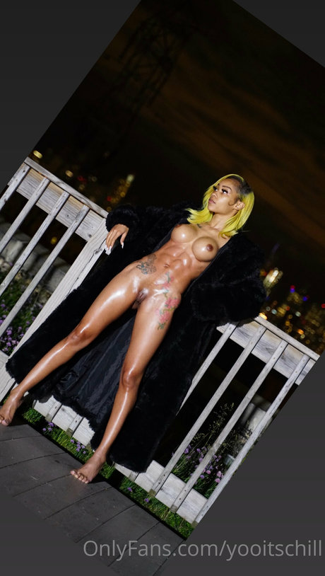 Nahá fotka uniklých OnlyFans od Yooitschill