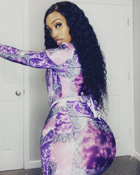 Alasti lekkinud OnlyFans-i pilt Carolina Charm