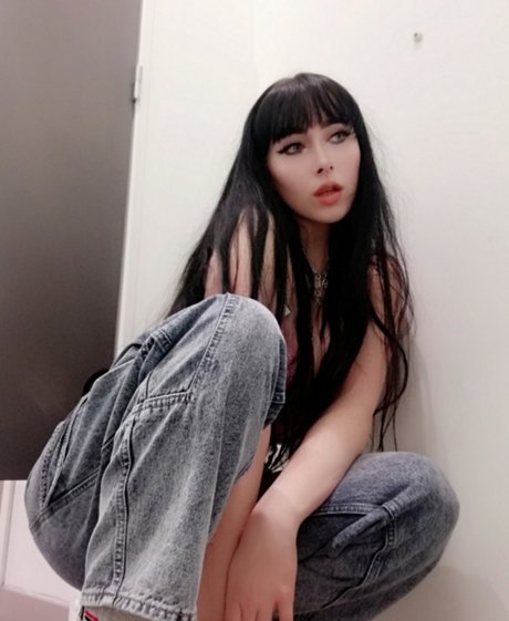 Naken lekkede OnlyFans-bilde av Angelvamp