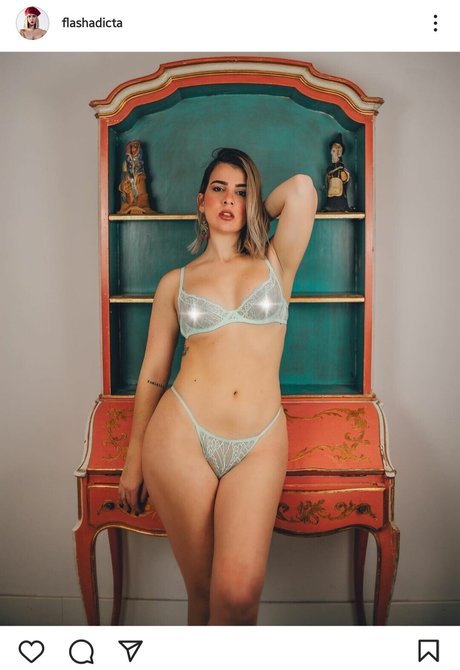 Naken lekkede OnlyFans-bilde av Flash Adicta