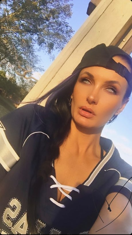 Naken lekkede OnlyFans-bilde av Alektra Blue