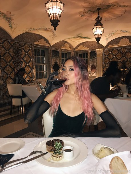 Naakte gelekte OnlyFans-foto van Bbserinna