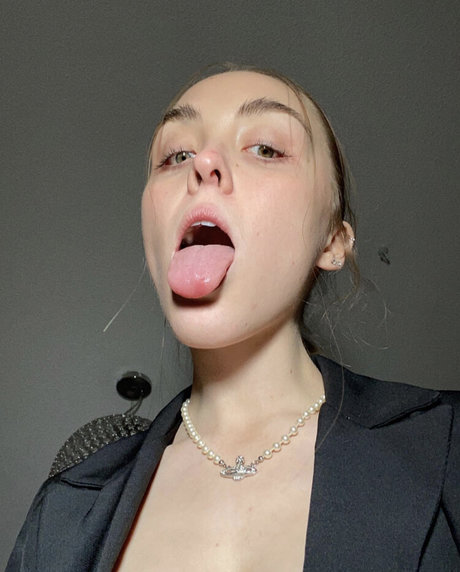 Naken lekkede OnlyFans-bilde av Glitter Soles