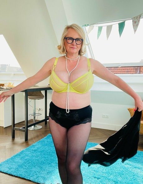 Nacktes geleaktes OnlyFans-Foto von Courtesananna