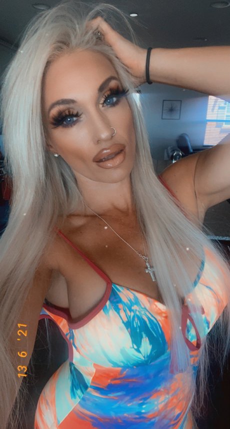 Naken lekkede OnlyFans-bilde av Christina Lee