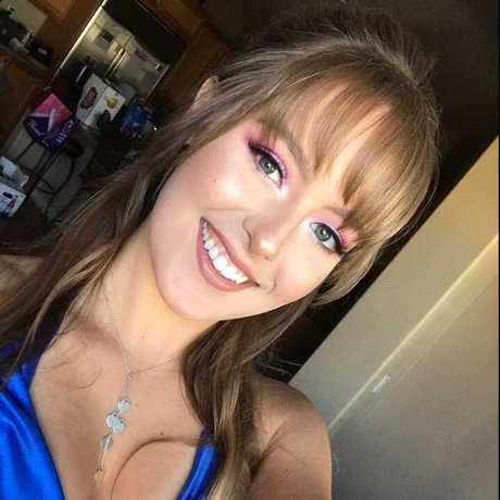 Alasti lekkinud OnlyFans-i pilt Maddy Belle