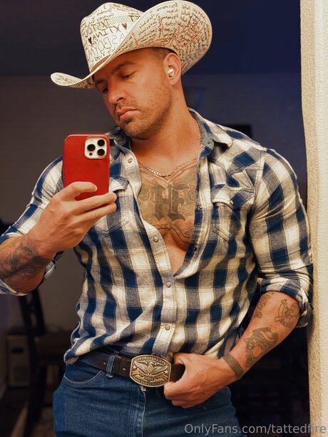 Naken lekkede OnlyFans-bilde av Tattedfire