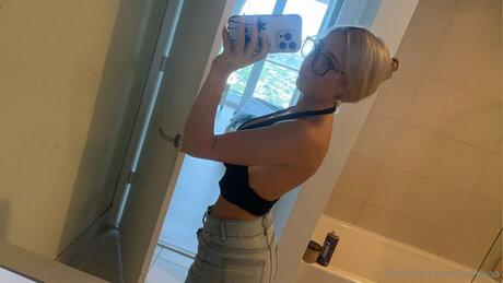 Обнаженная фотография утечки OnlyFans от Ilylilaaa