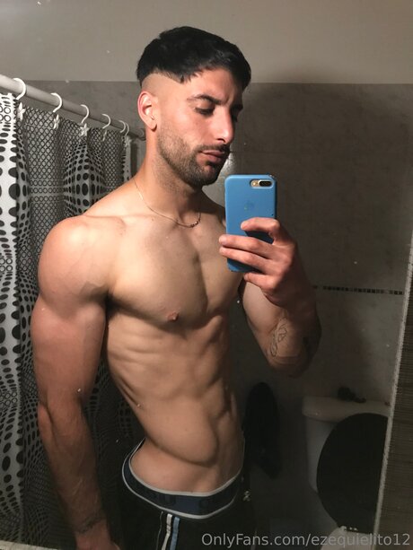 Ezequielito12 naked leaks OnlyFans pic