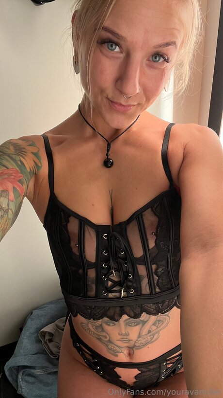 Обнаженная фотография утечки OnlyFans от Youravamiller