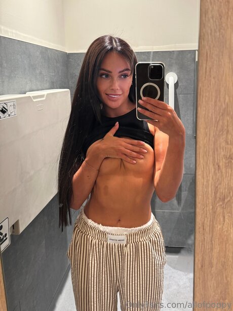 Naken läckt OnlyFans-bild av Allofpoppy