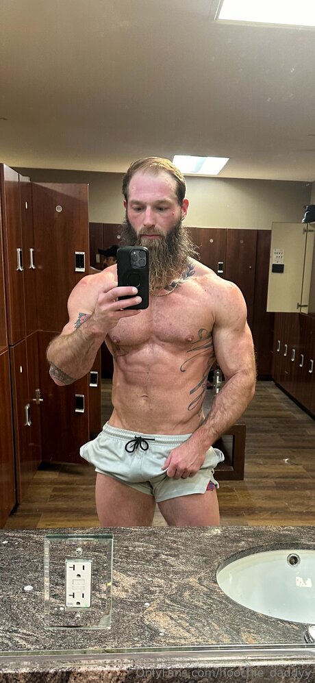 Naakte gelekte OnlyFans-foto van Hoochie Daddyy