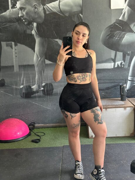 Naakte gelekte OnlyFans-foto van Of Kkkiki