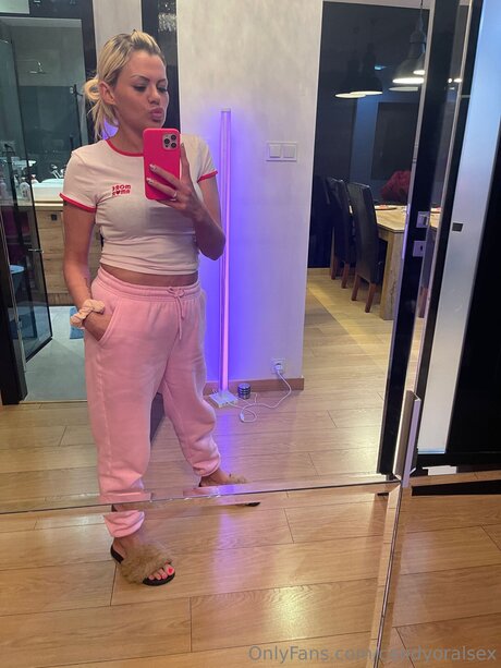 Naken lekkede OnlyFans-bilde av Candyoralsex