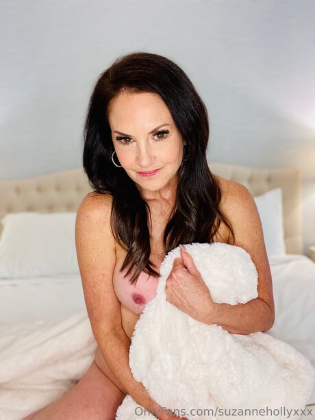 Обнаженная фотография утечки OnlyFans от Suzannehollyxxx