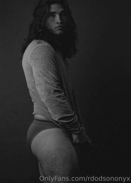 Alasti lekkinud OnlyFans-i pilt Rdodsononyx