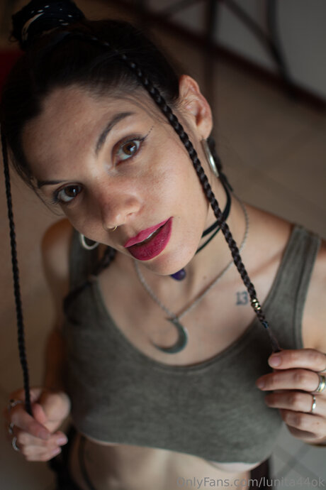 Naken lekkede OnlyFans-bilde av Lunaa Carter