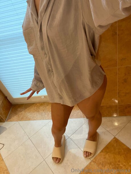 Naakte gelekte OnlyFans-foto van Dirtymiraa