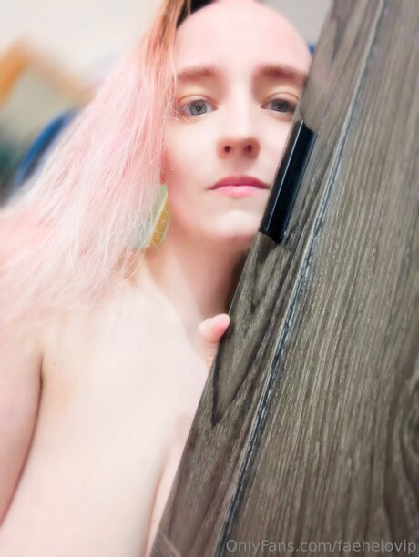 Naken lekkede OnlyFans-bilde av Faehelovip