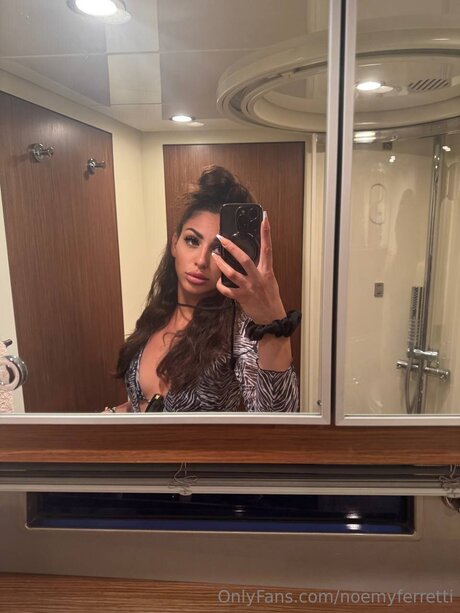 Alasti lekkinud OnlyFans-i pilt Noemyferretti
