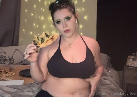 Foto di nudo di fuga di OnlyFans di Bellagirlsbellyfree