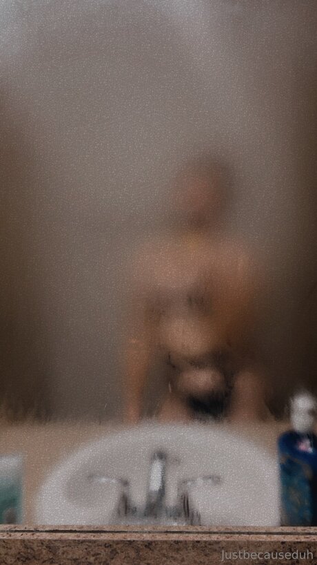 Naken lekkede OnlyFans-bilde av Just Because Duh